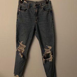 American Eagle High Wasted Mom Jeans